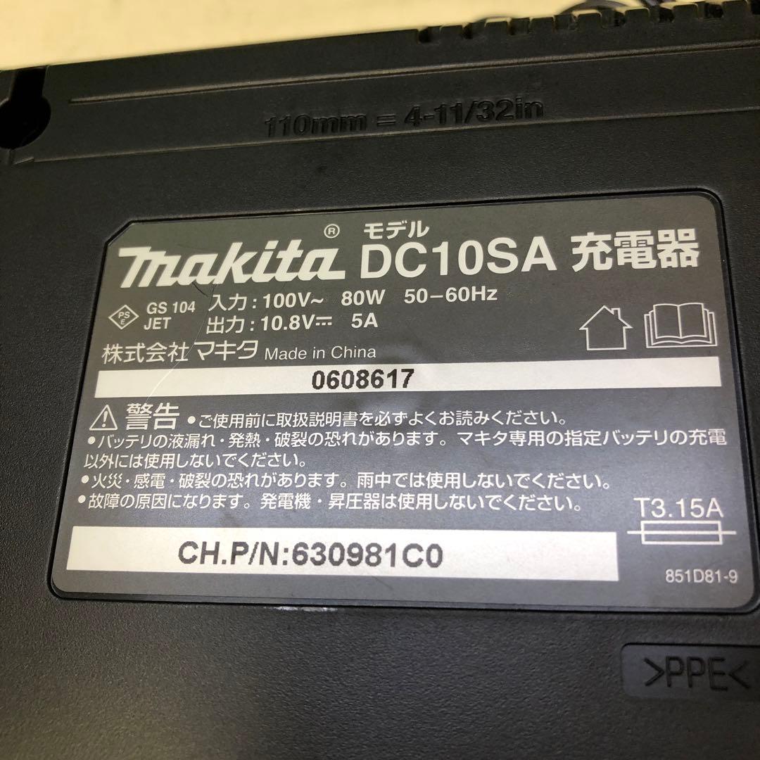お17● マキタ 充電式クリーナ CL106FD 充電器•バッテリー1個