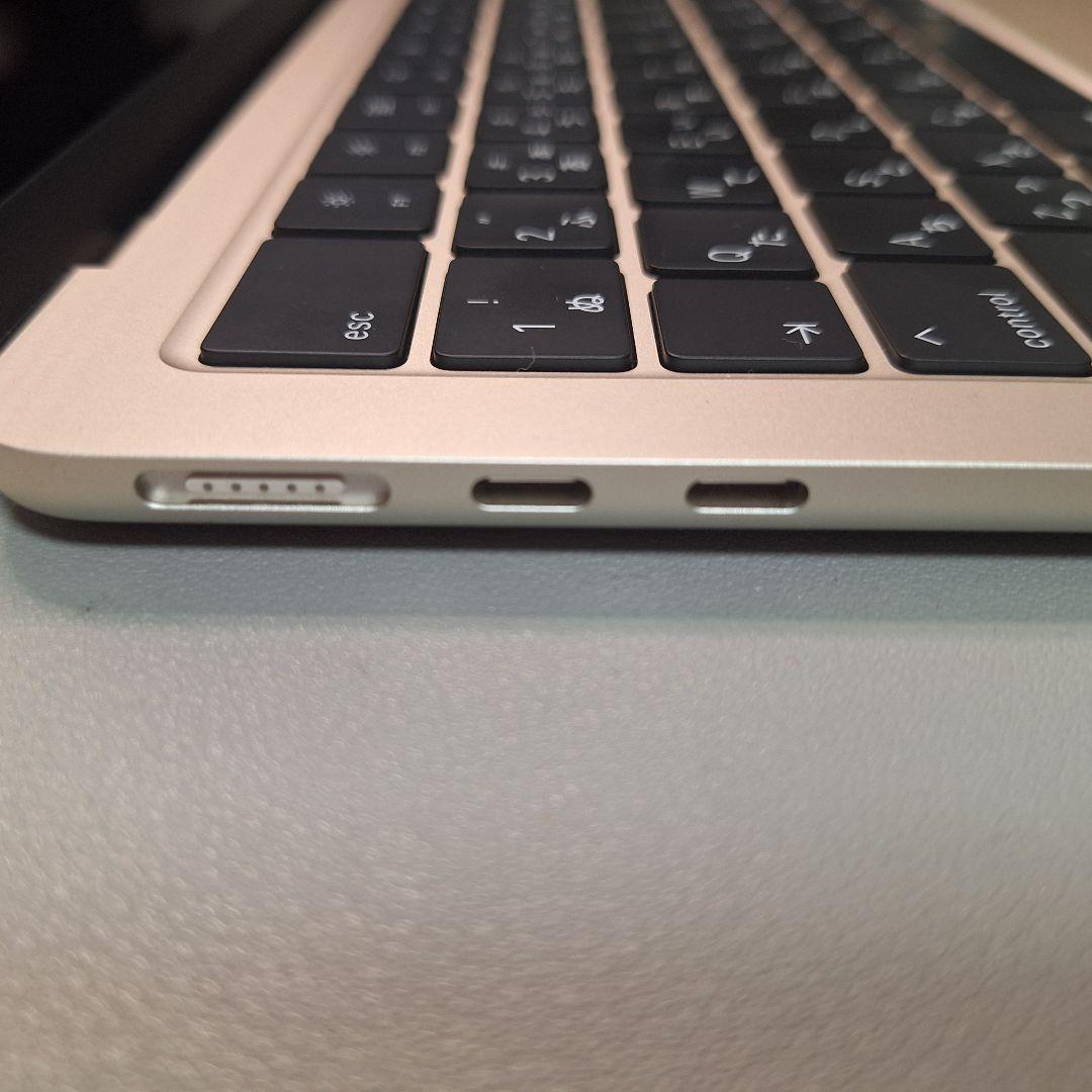 Apple M2 13インチ MacBook Air 16GB スターライト