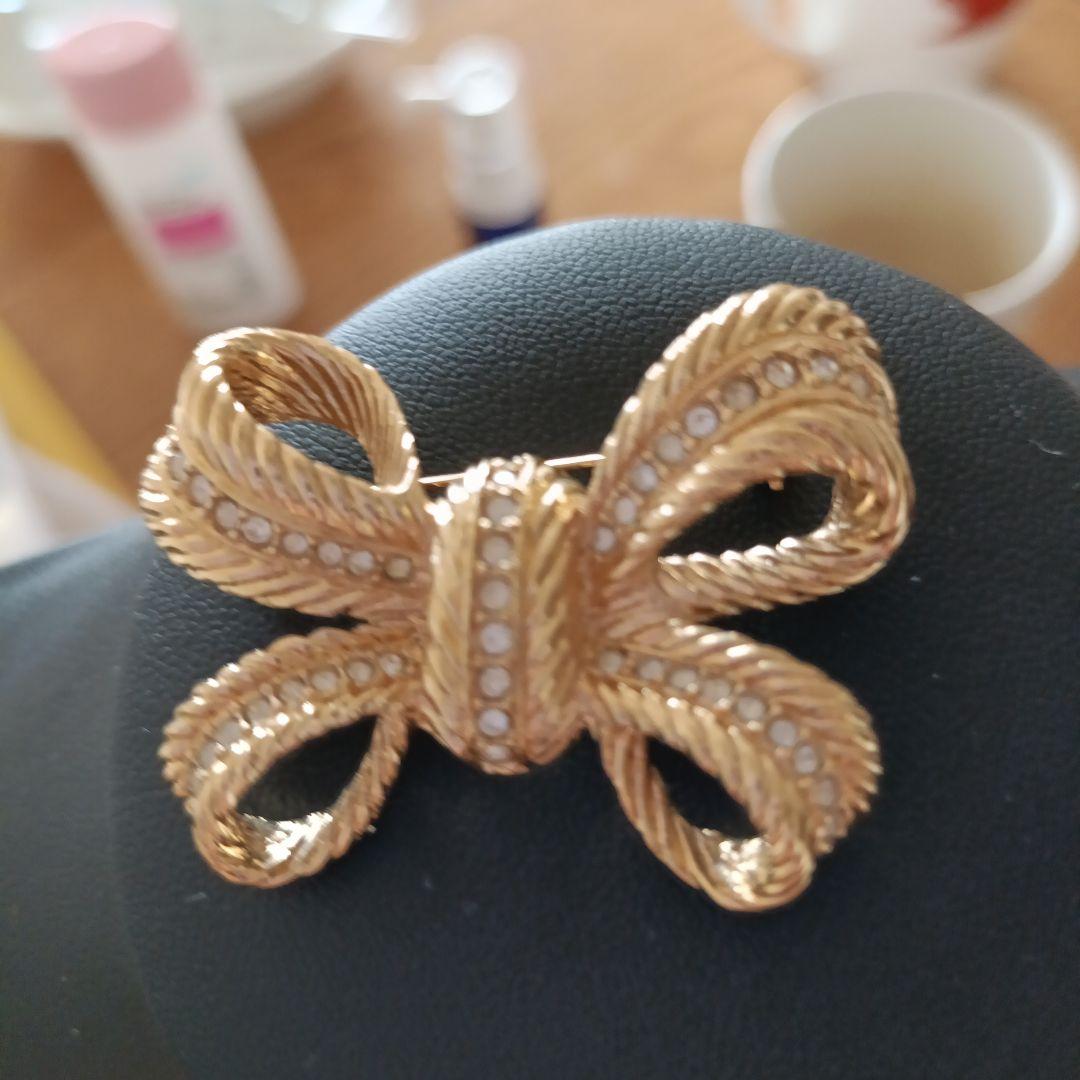 ディオール　リボン　ブローチ　ゴールド