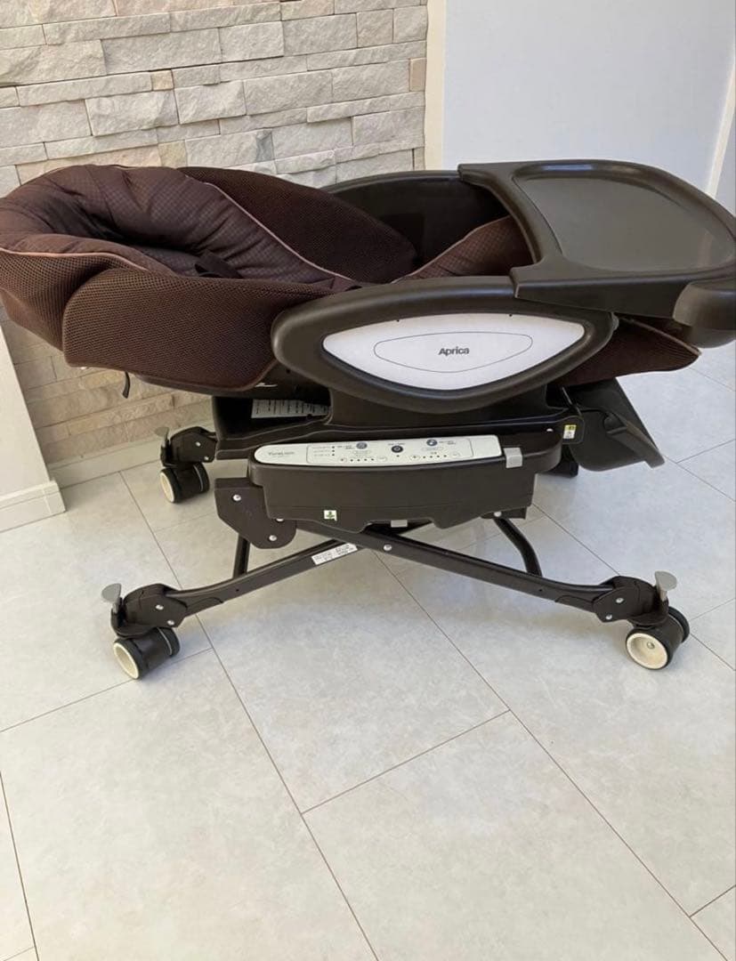 アップリカ ユラリズム オートHIDX ハイローベッド チェア