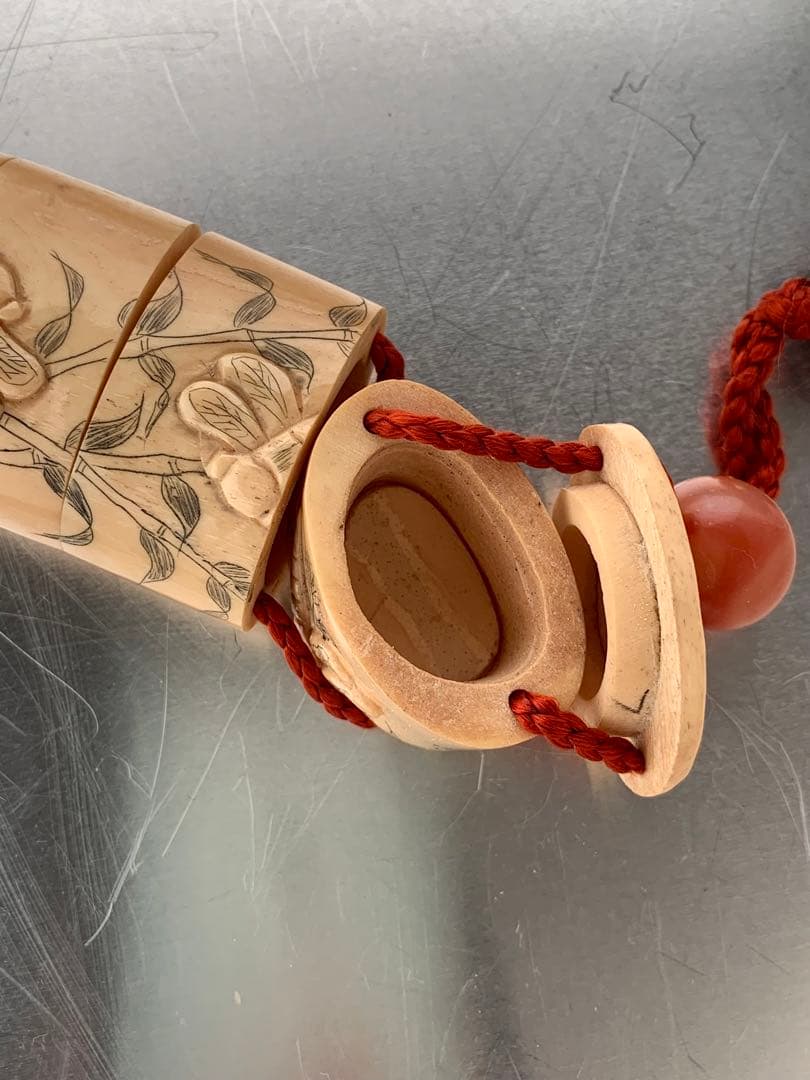 印籠　蜻蛉の浮き彫り文様 アンティーク　工芸品