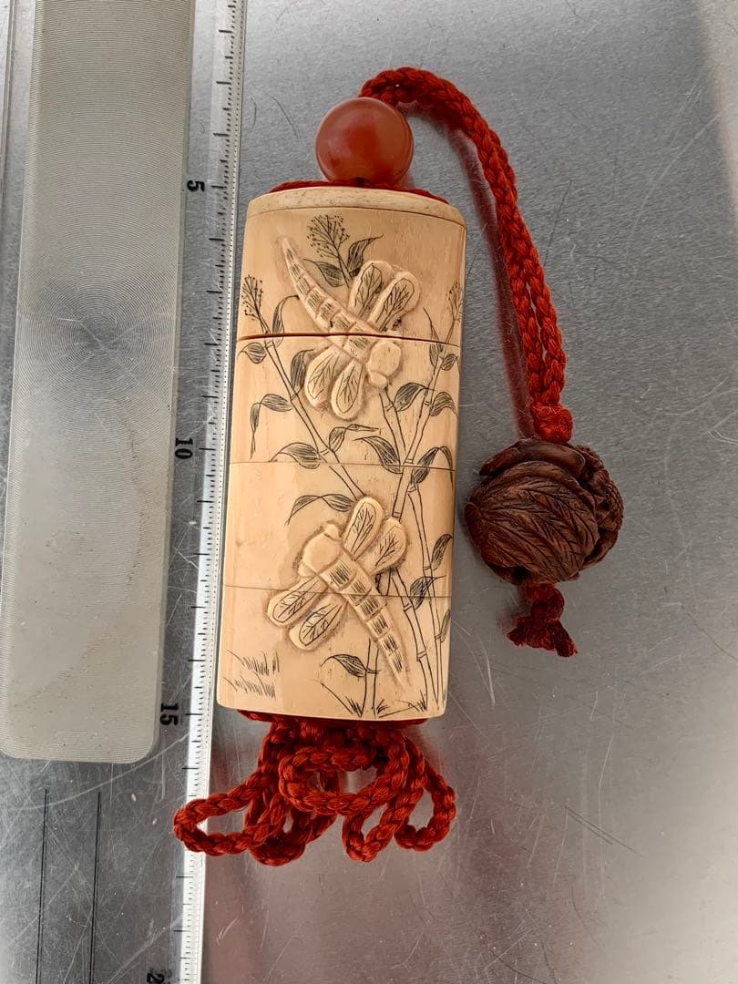 印籠　蜻蛉の浮き彫り文様 アンティーク　工芸品