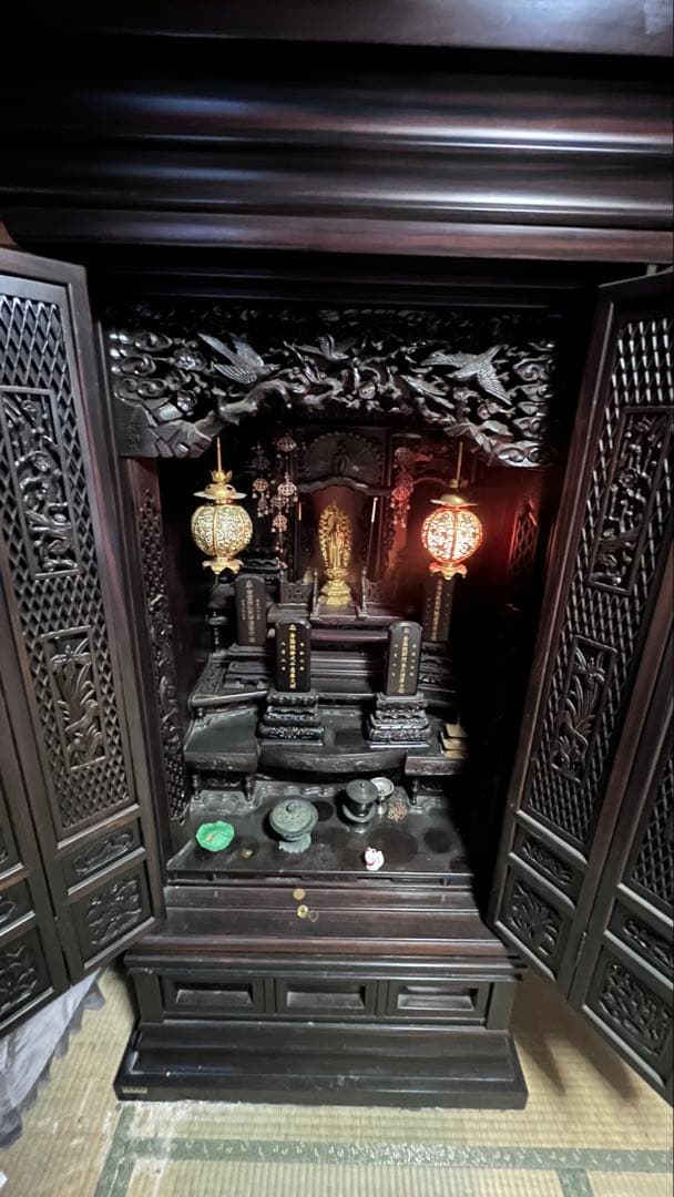 伝統的な日本仏壇です