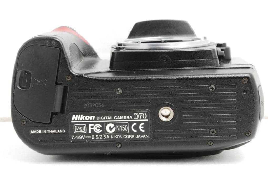 らんみみ様　NIKON　D70⚡️レンズ1本で広角から超望遠まで⚡️ニコン　一眼
