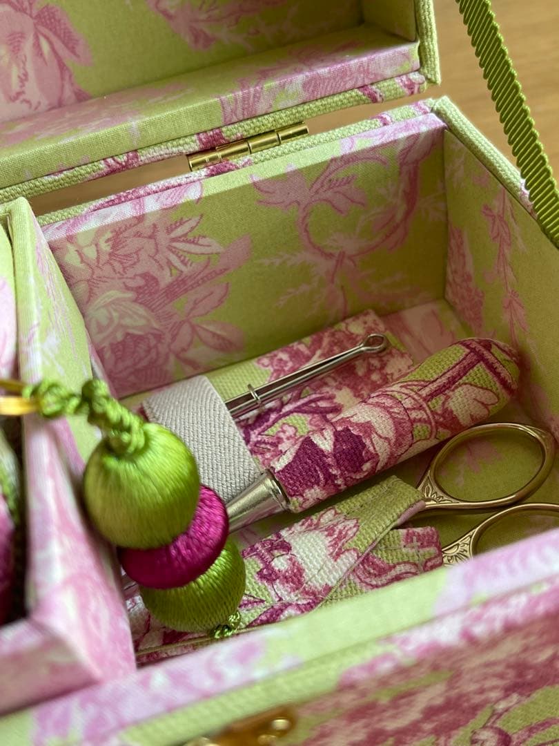 カルトナージュミニ裁縫箱