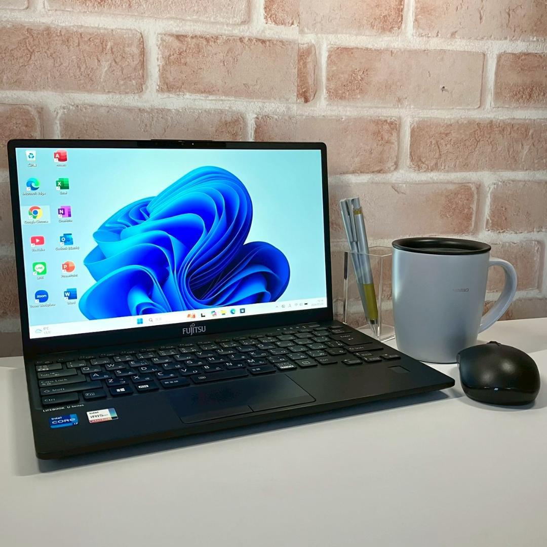 ★超軽量モデル★ Office2024 第11世代Corei7 富士通 477