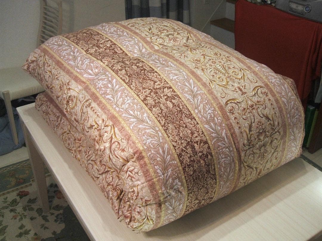 在庫限定激安価格！新品＊ロイヤル＊フランス９３％＊増量１，３キロ＊羽毛布団ＳＰ