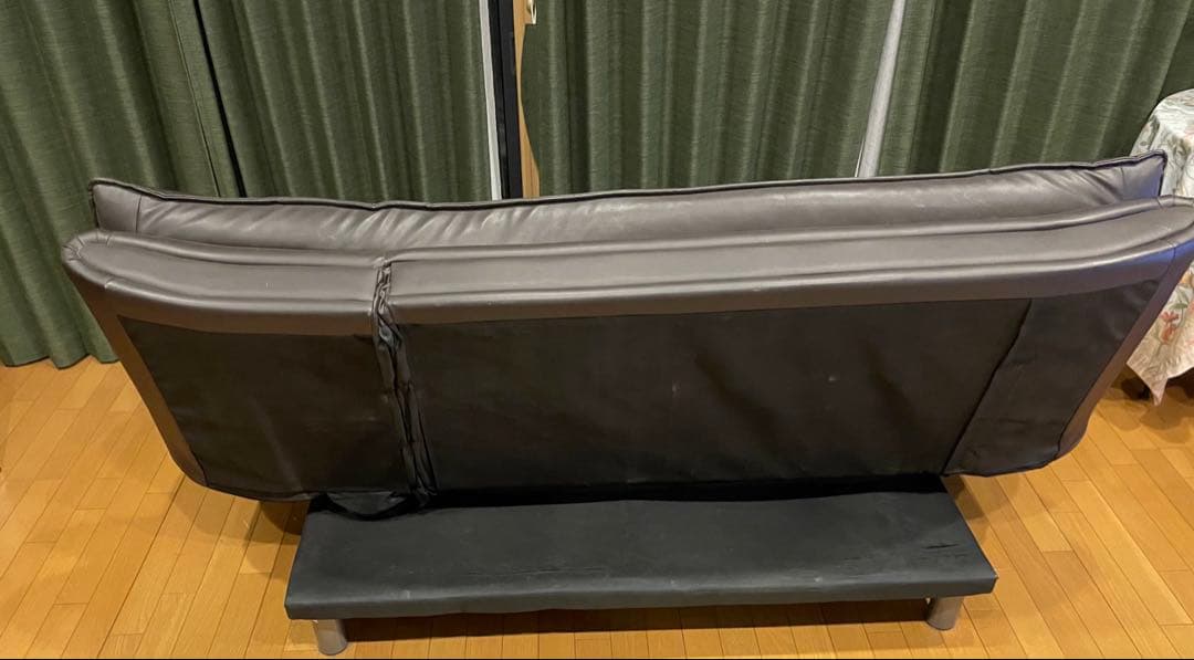 黒の合成皮革ソファベッド