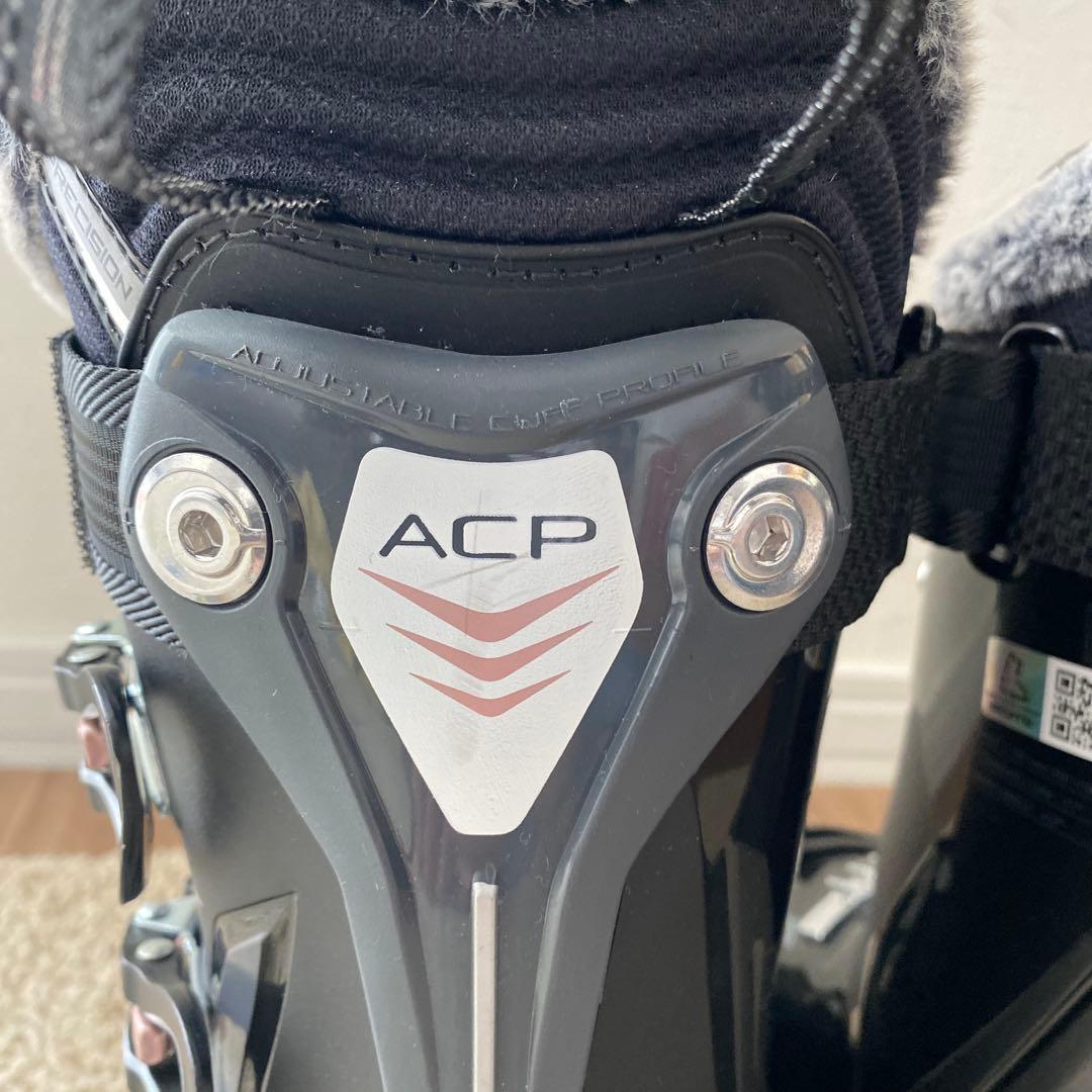 ほぼ新品　ノルディカ　スポーツマシーン　フレックス75 レディース　23.5