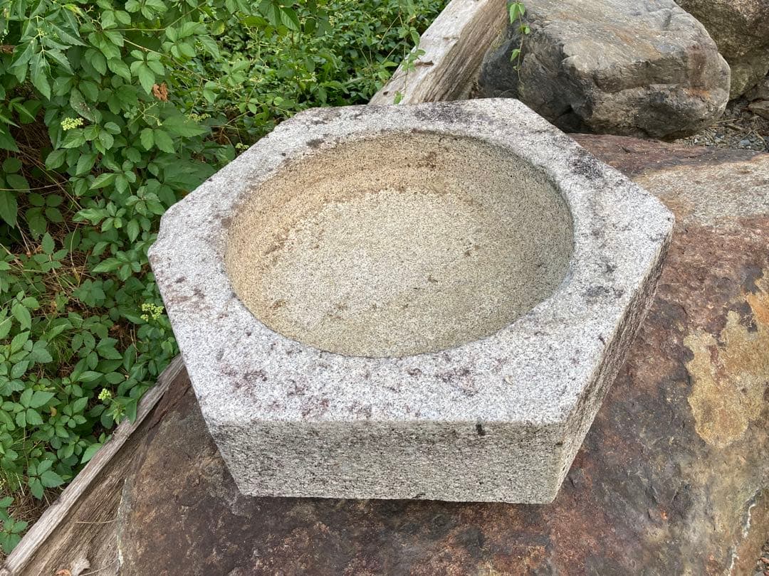 御影石製中台形六角水鉢