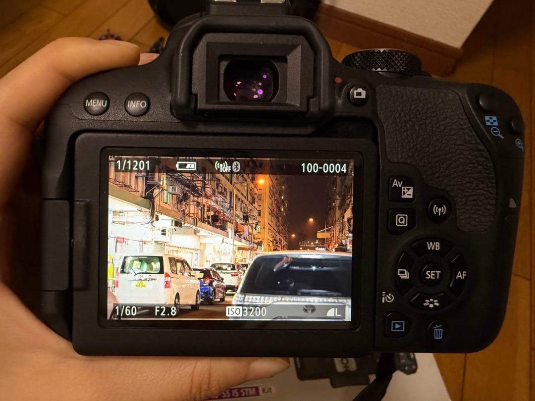 【美品】Canon EOS 800D（海外版）☆シャッター回数わずか1331回