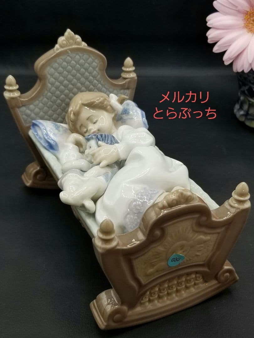 リヤドロ　お人形さんと添い寝