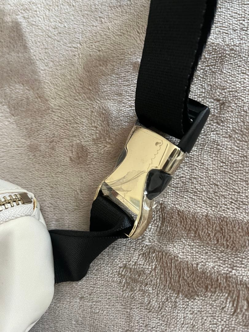 （お値下げしました）TOCCA アイボリー ボディバッグ撥水