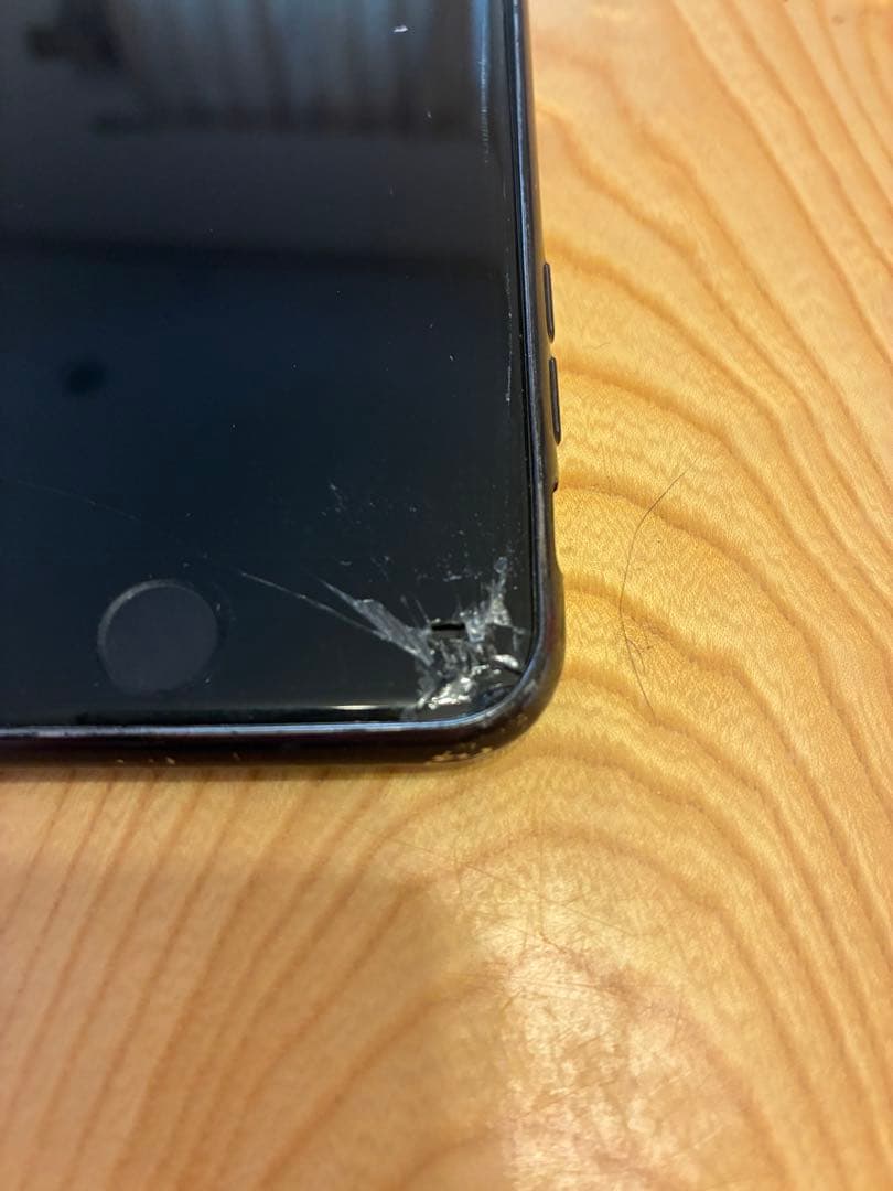 Apple iPhone SE第二世代　画面傷あり