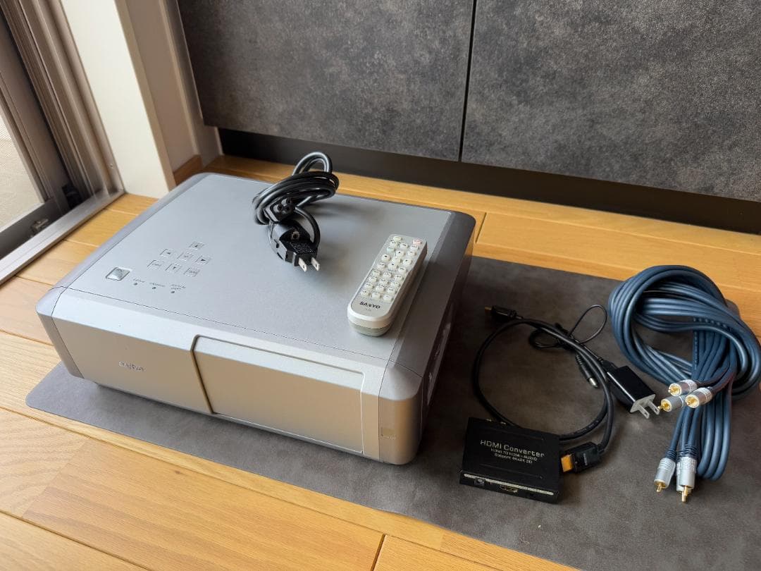 大画面ホームシネマ プロジェクター Z4 + HDMIスプリッター、ケーブル付き