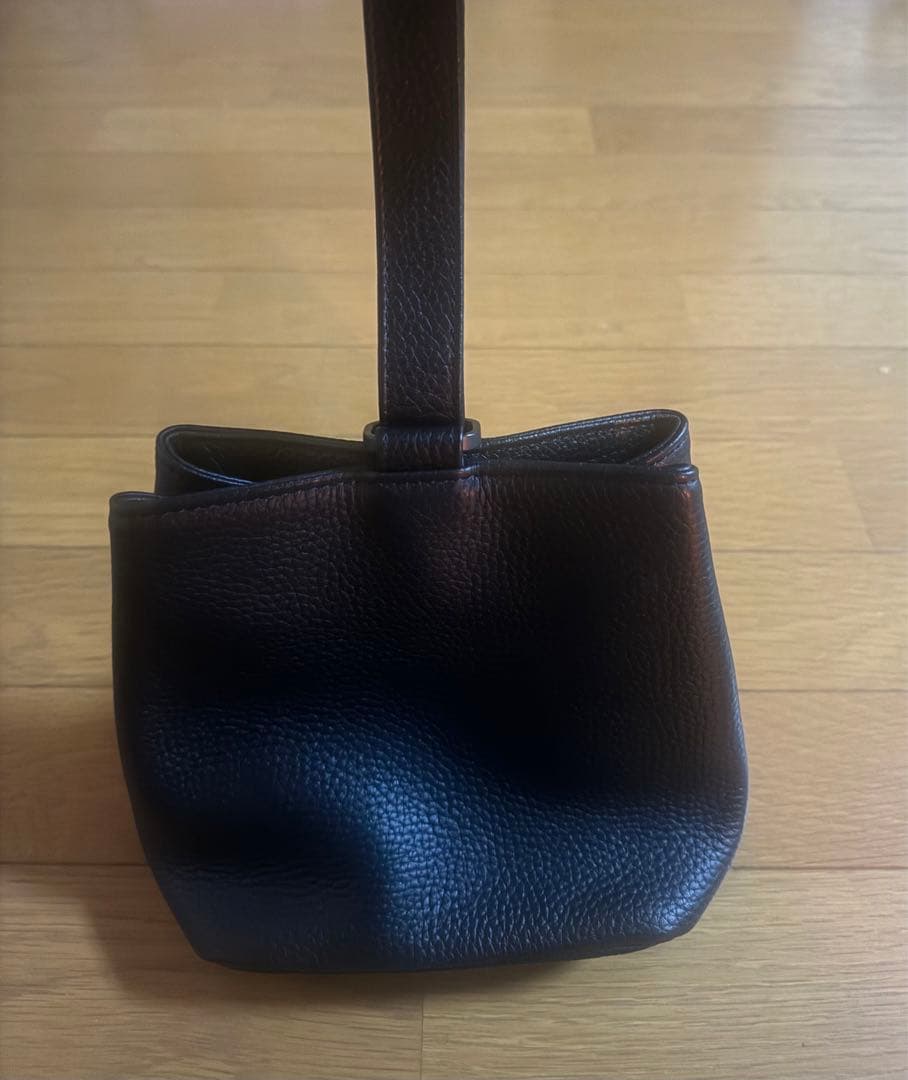 Hush Tug/ハッシュタグ【 巾着 レザーバッグ】ブラック　※未使用
