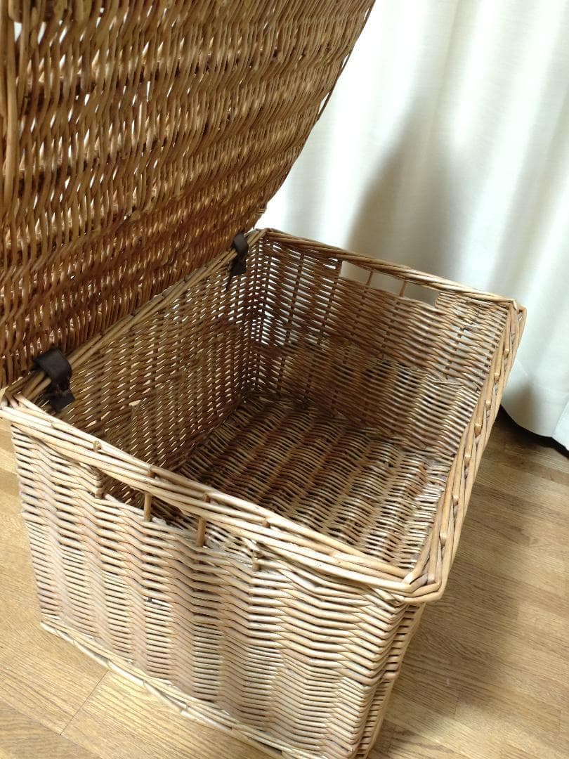 【人気】ローラアシュレイ　ラタンカゴ　かご　バスケット　収容　大きいかご