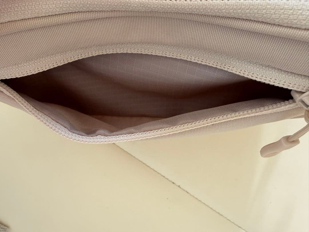 POMULU アイボリー　ヒップシート