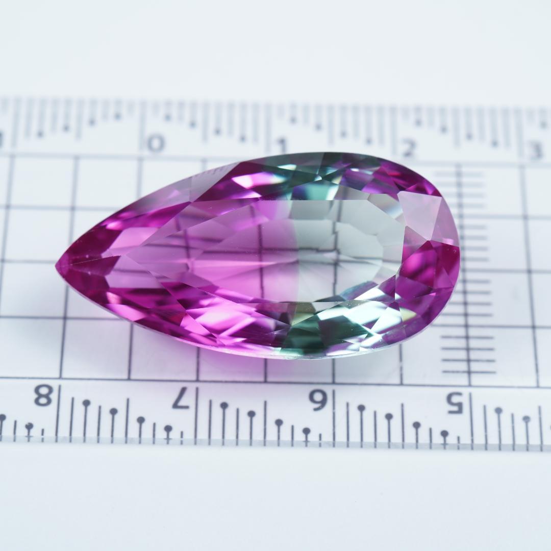 35.86ct バイカラー合成サファイア