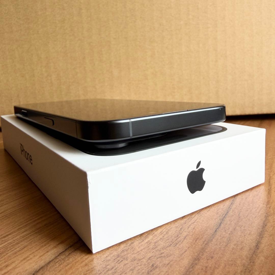 【美品】 iPhone 16 Pro Max 512GB ブラックチタニウム