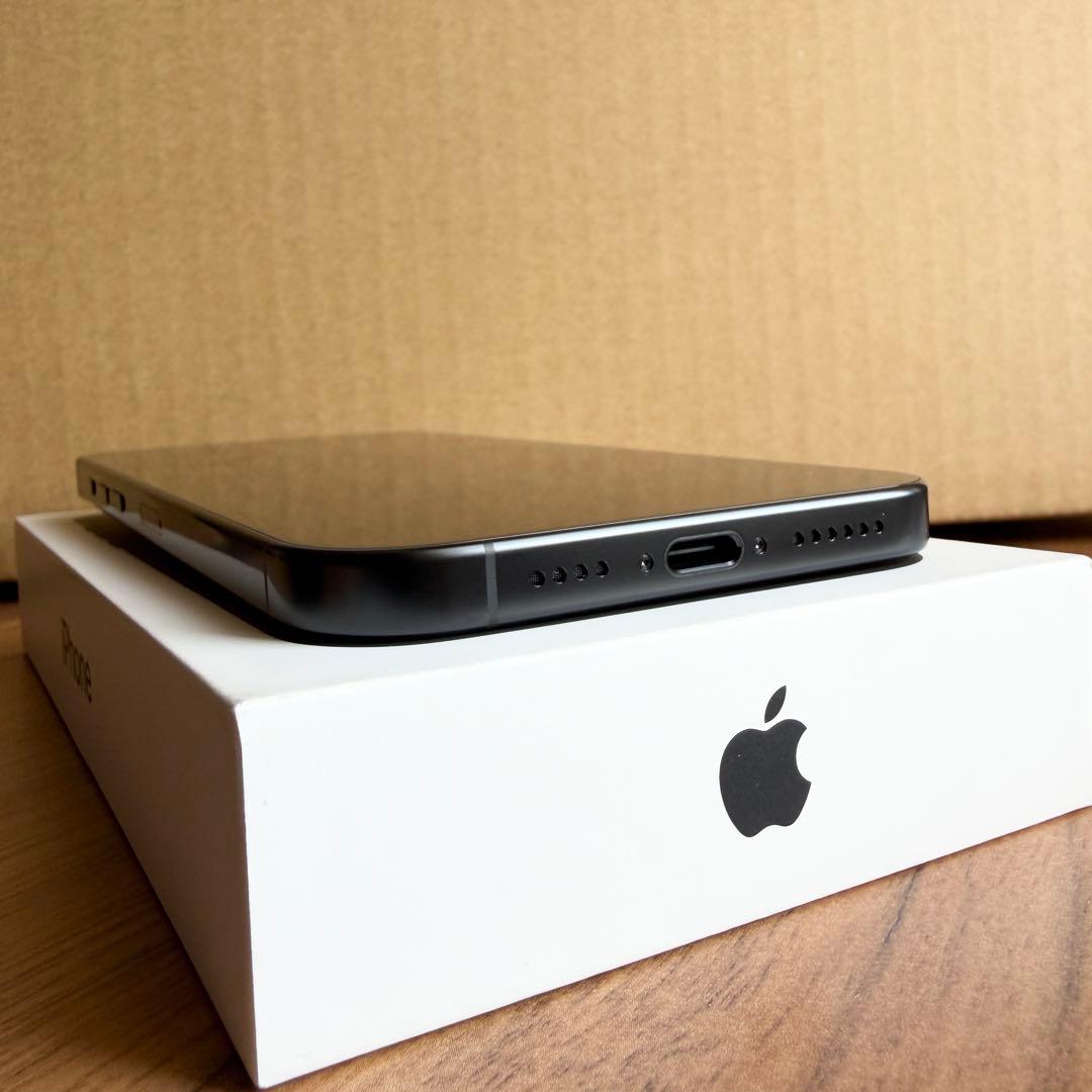 【美品】 iPhone 16 Pro Max 512GB ブラックチタニウム