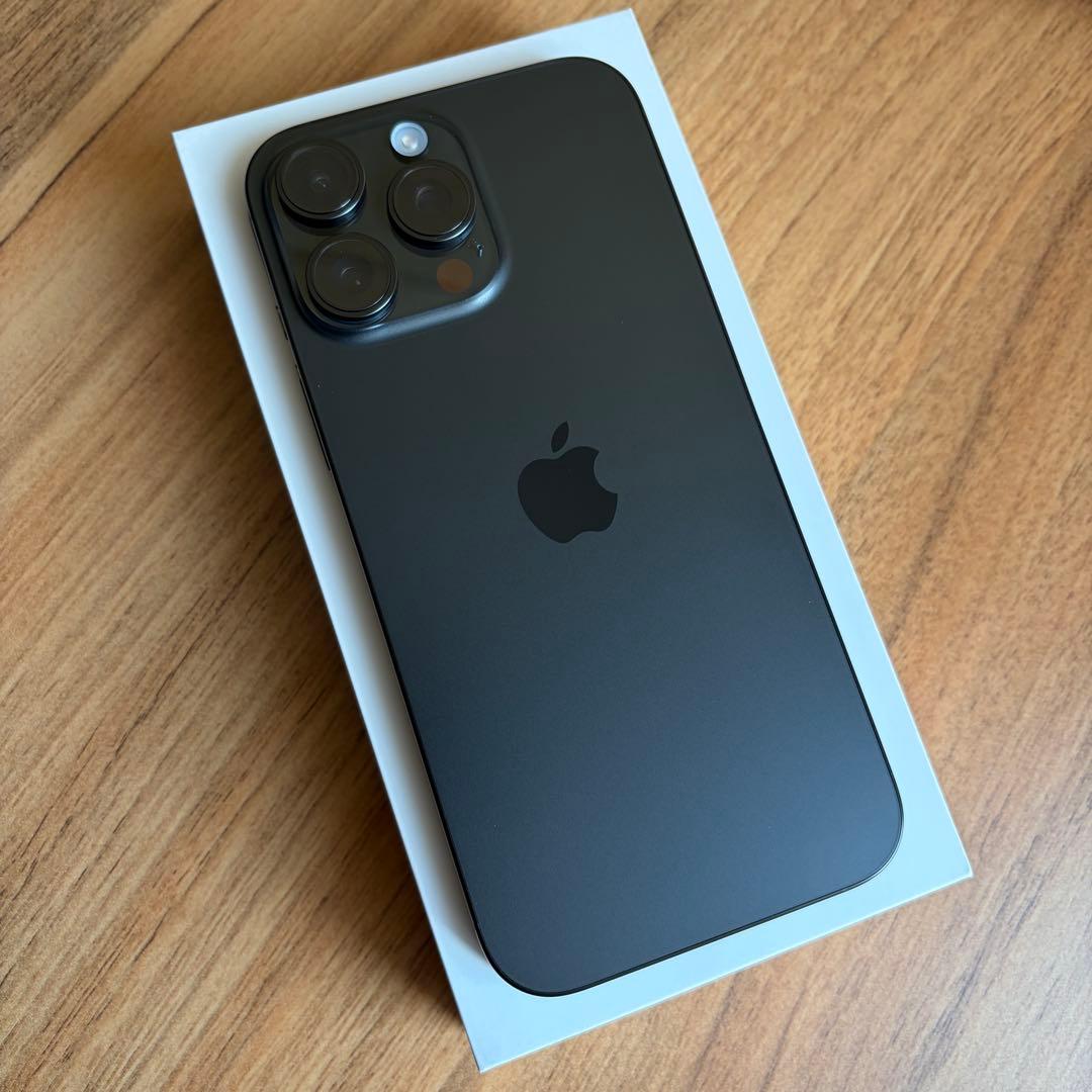 【美品】 iPhone 16 Pro Max 512GB ブラックチタニウム
