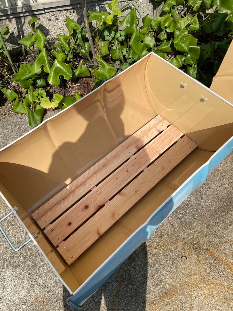 ドラム缶風呂 横置きタイプ 持ち手とすのこ付き