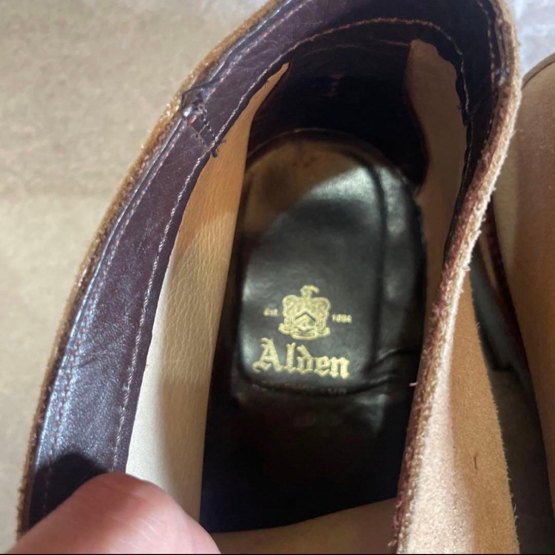 Alden ベージュ スエード チャッカブーツ