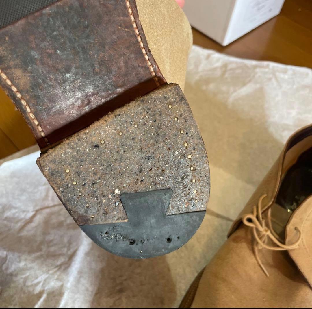 Alden ベージュ スエード チャッカブーツ