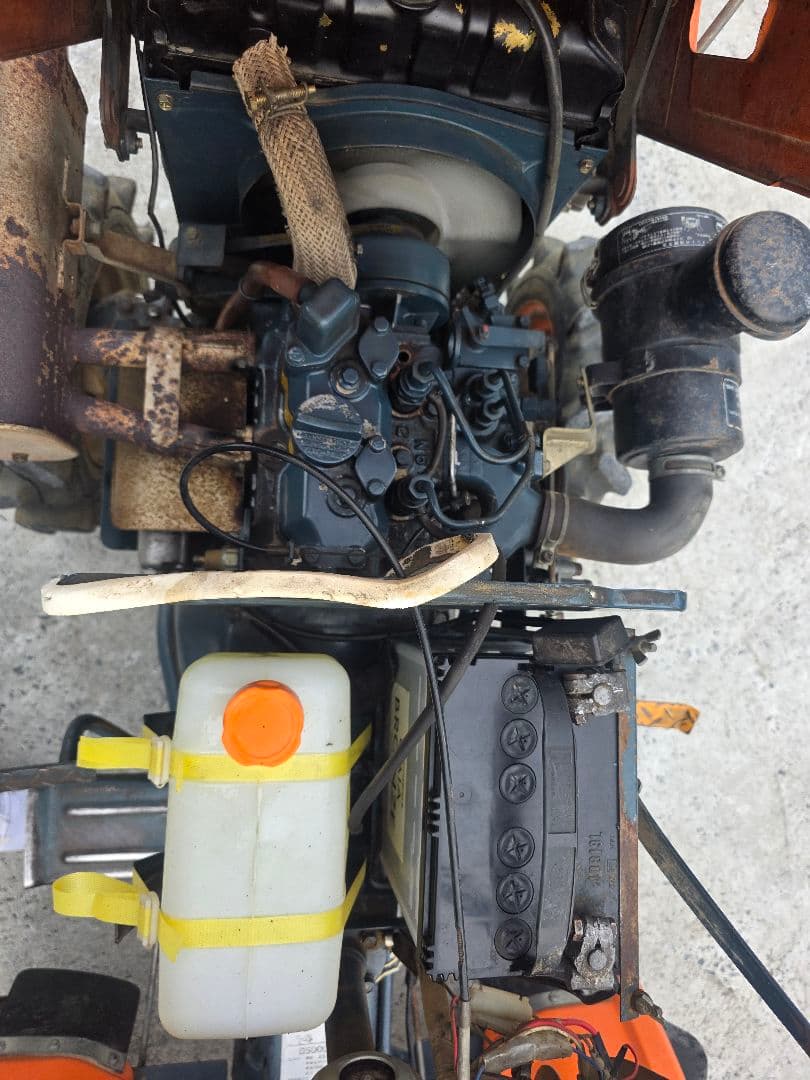 トラクター　クボタB5000　実働　四駆