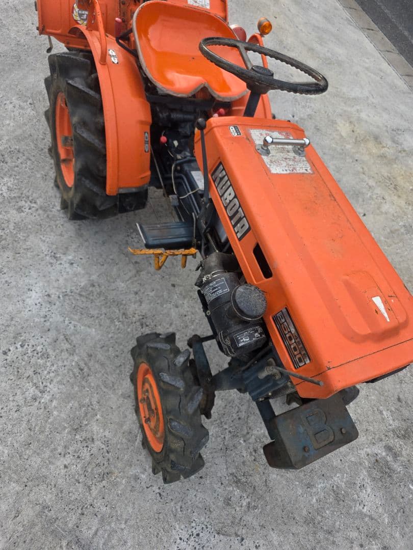 トラクター　クボタB5000　実働　四駆