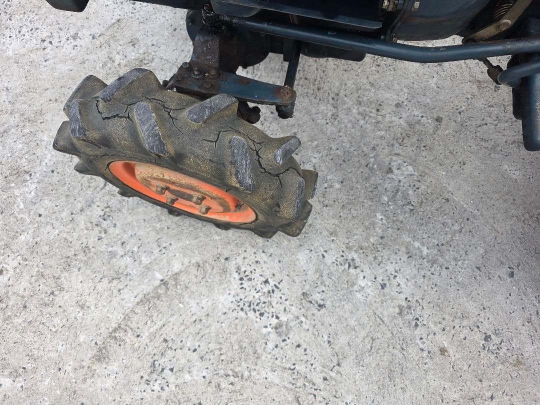 トラクター　クボタB5000　実働　四駆