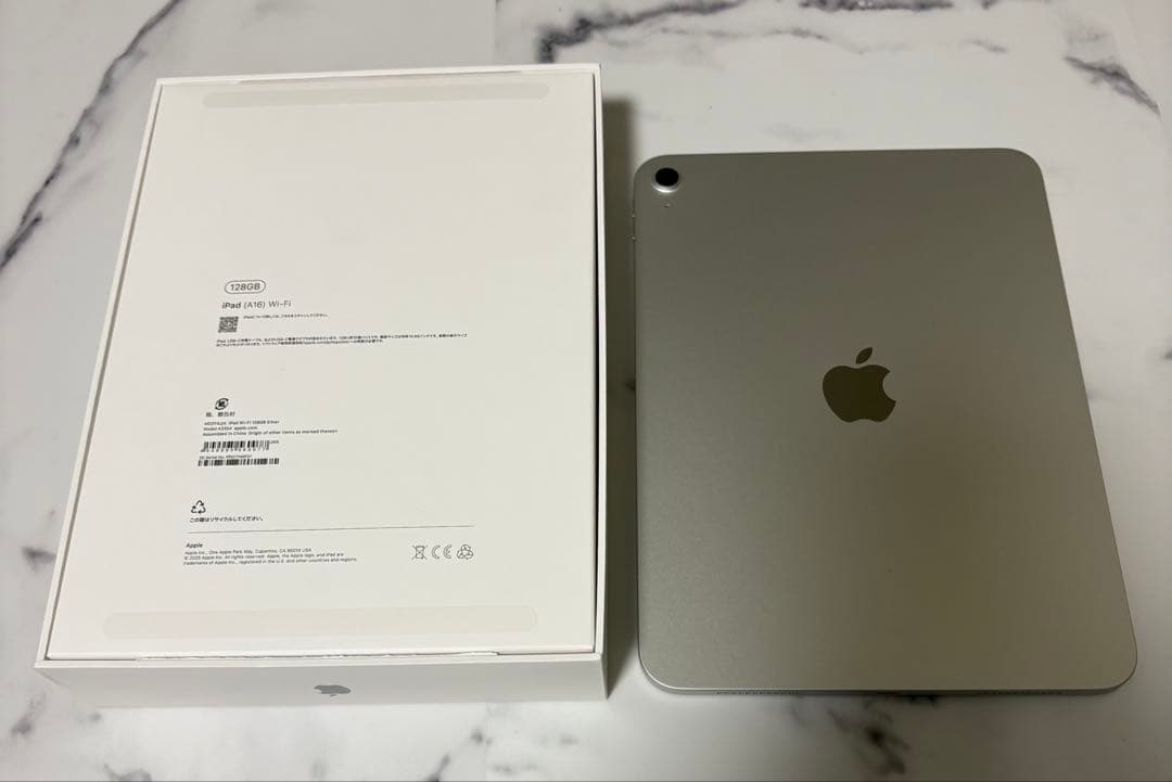 Apple iPad 16a wifiモデル　シルバー 本体 箱付き