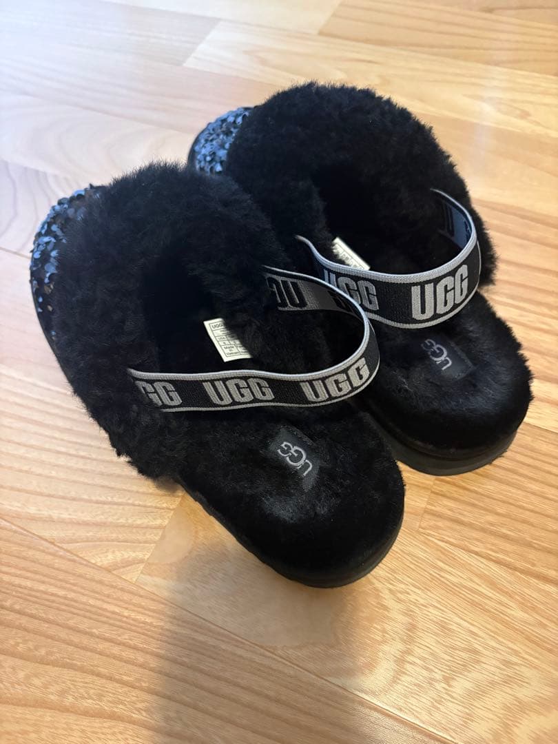 美品！UGG スパンコールプラットフォームサンダル24.5センチ　38サイズ