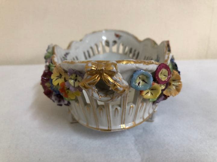 花弁装飾透かし鉢　 Von schierholz