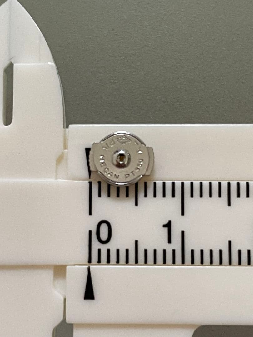 片耳　カルティエピアスキャッチのみ　Pt950刻印あり