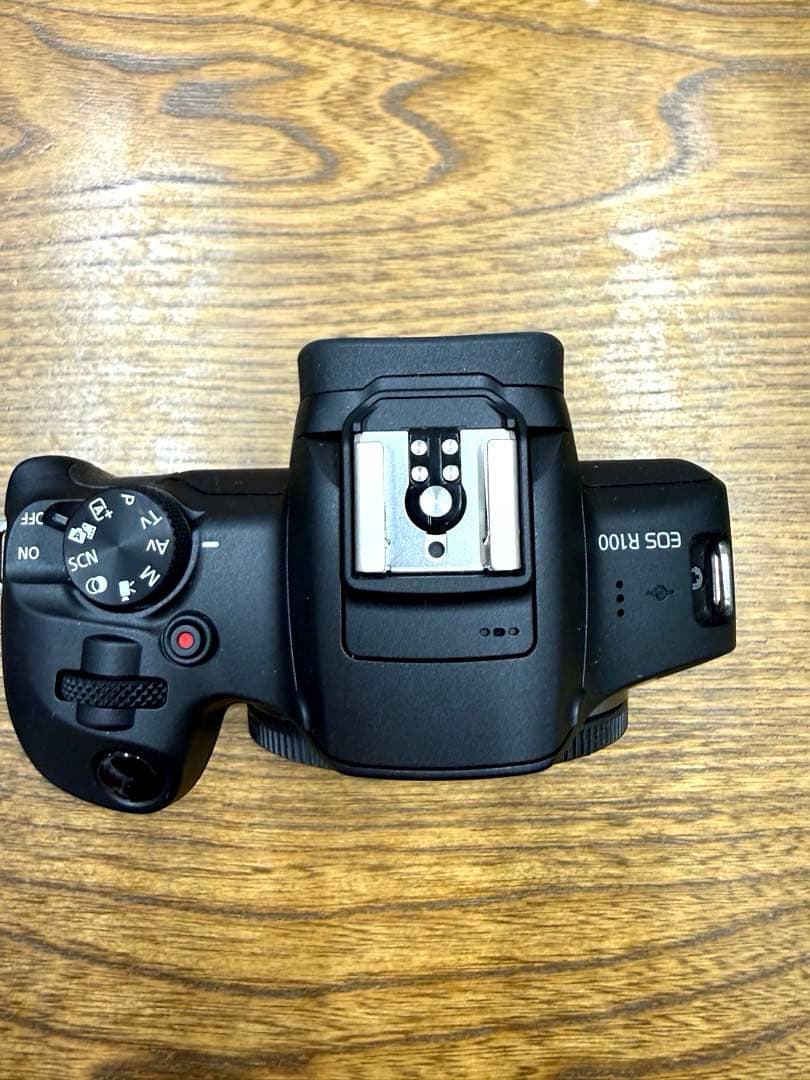 【極美品】Canon EOS R100 レンズキット★ショット数1000枚以下