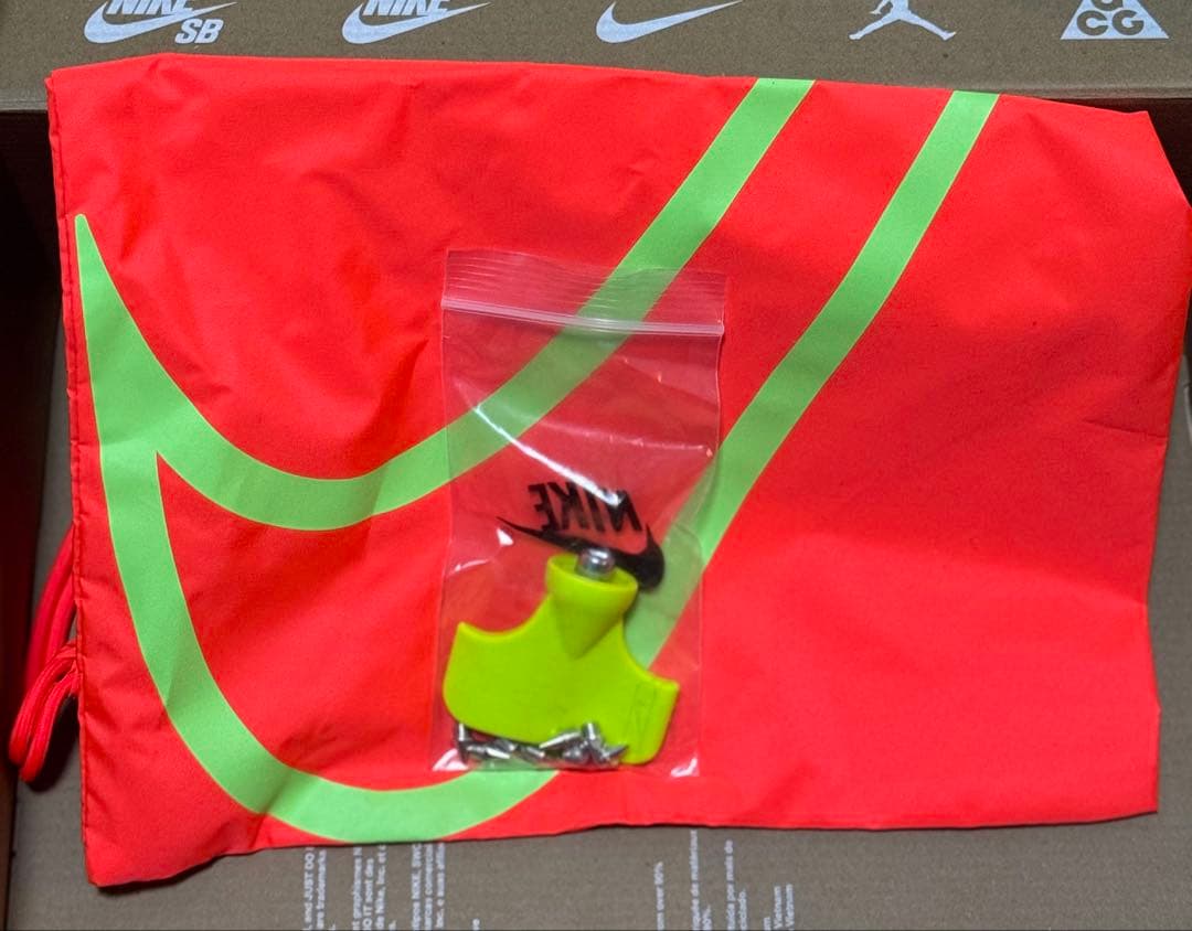 新品　最安値　NIKE ドラゴンフライ 2 袋　ピン付き