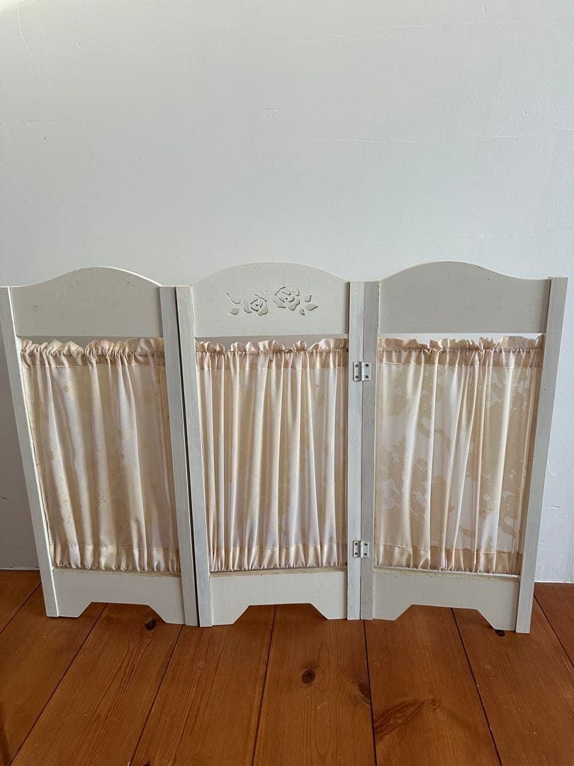 イマン/マニー木製パーテーション 花柄カーテン付き/アンティーク/ドール