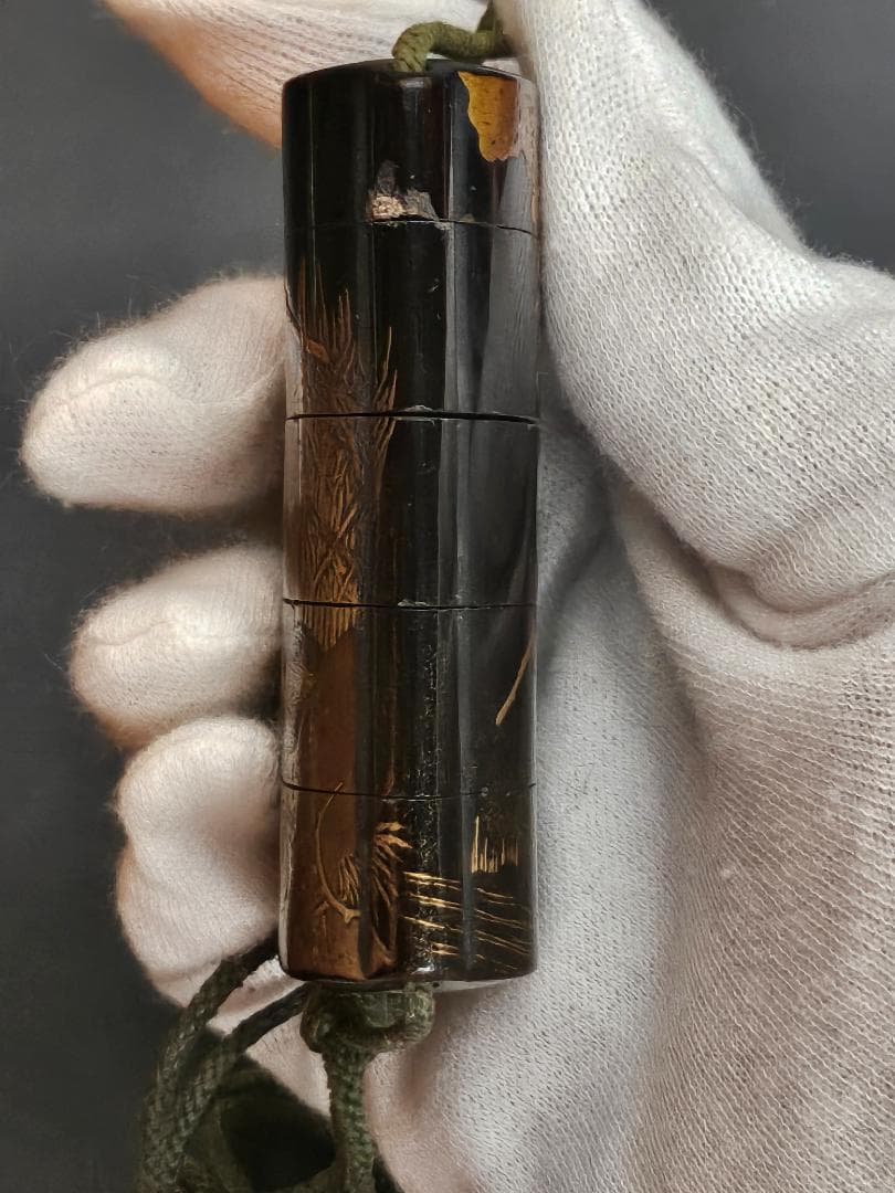 金箔装飾の漆器印籠