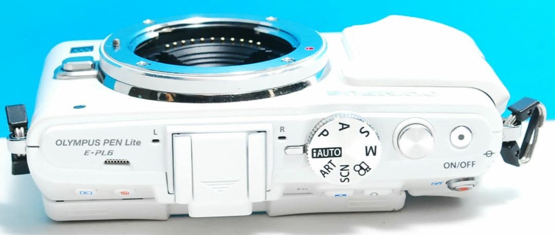 OLYMPUS E PL 6 ホワイト　ボディ　送料無料