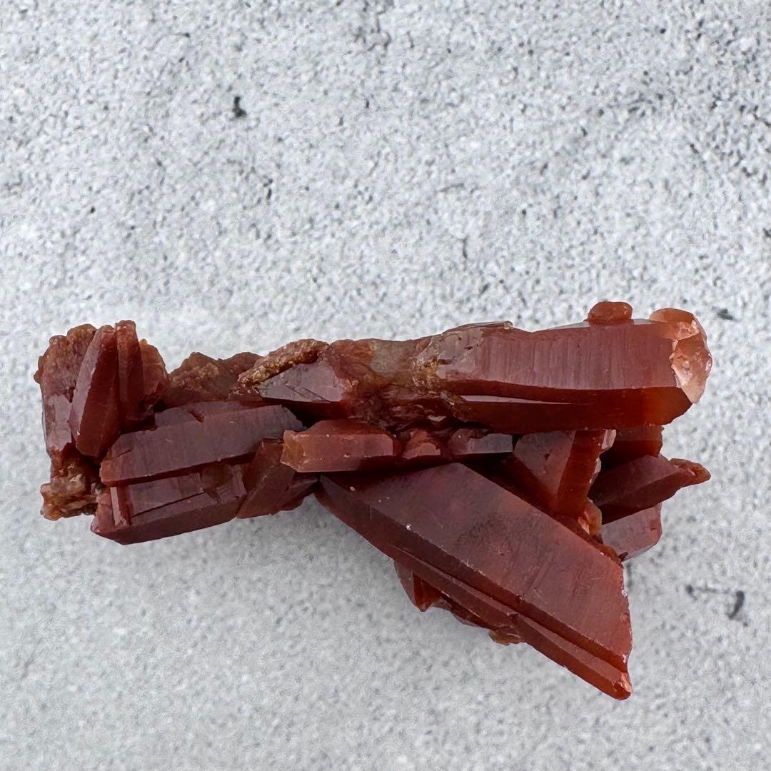 G-60マダガスカル産 赤水晶 クラスター 天然石　レッドクォーツ 希少原石
