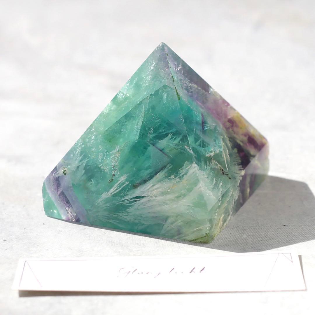 エンジェルフェザーフローライト ピラミッド型 天然石 蛍石 希少 鉱物