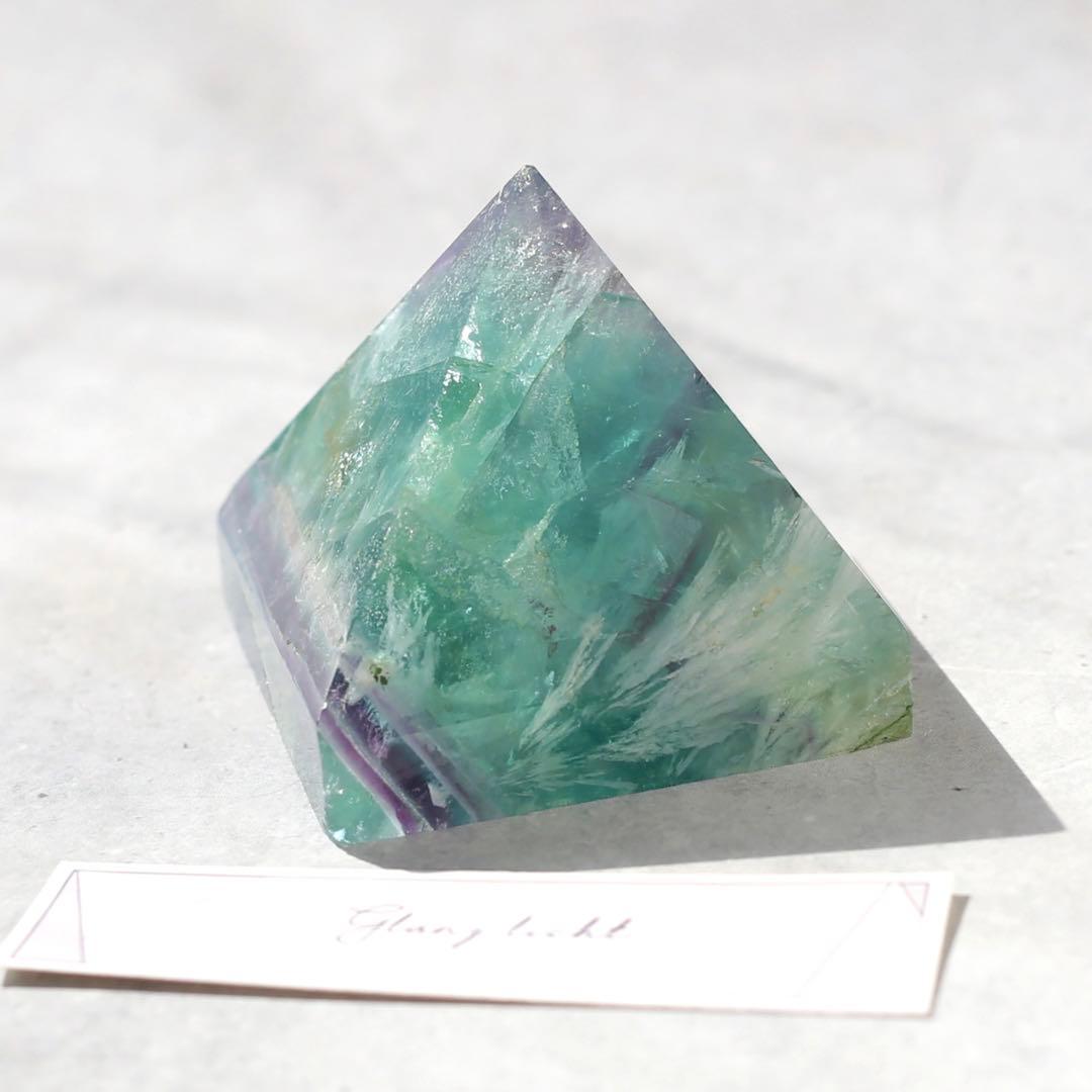エンジェルフェザーフローライト ピラミッド型 天然石 蛍石 希少 鉱物