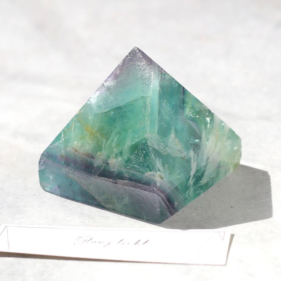 エンジェルフェザーフローライト ピラミッド型 天然石 蛍石 希少 鉱物
