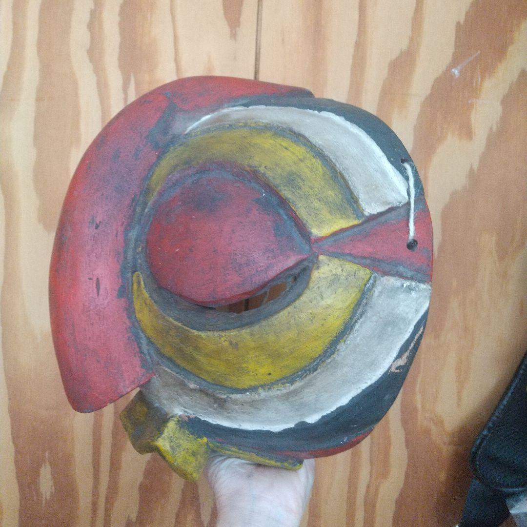 アフリカ、タンザニアの木彫りマスク