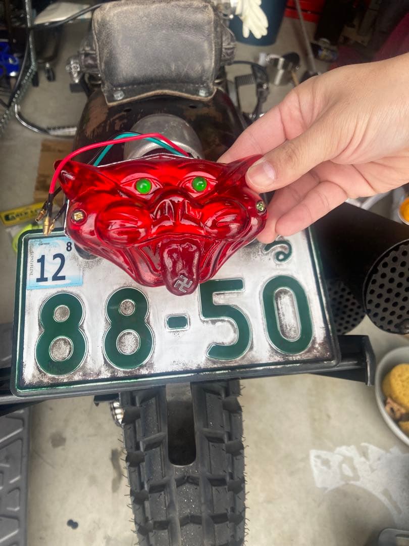 【ベロ出し卍】ネコテールランプ　キャットテールチョッパー　ショベル　SR400