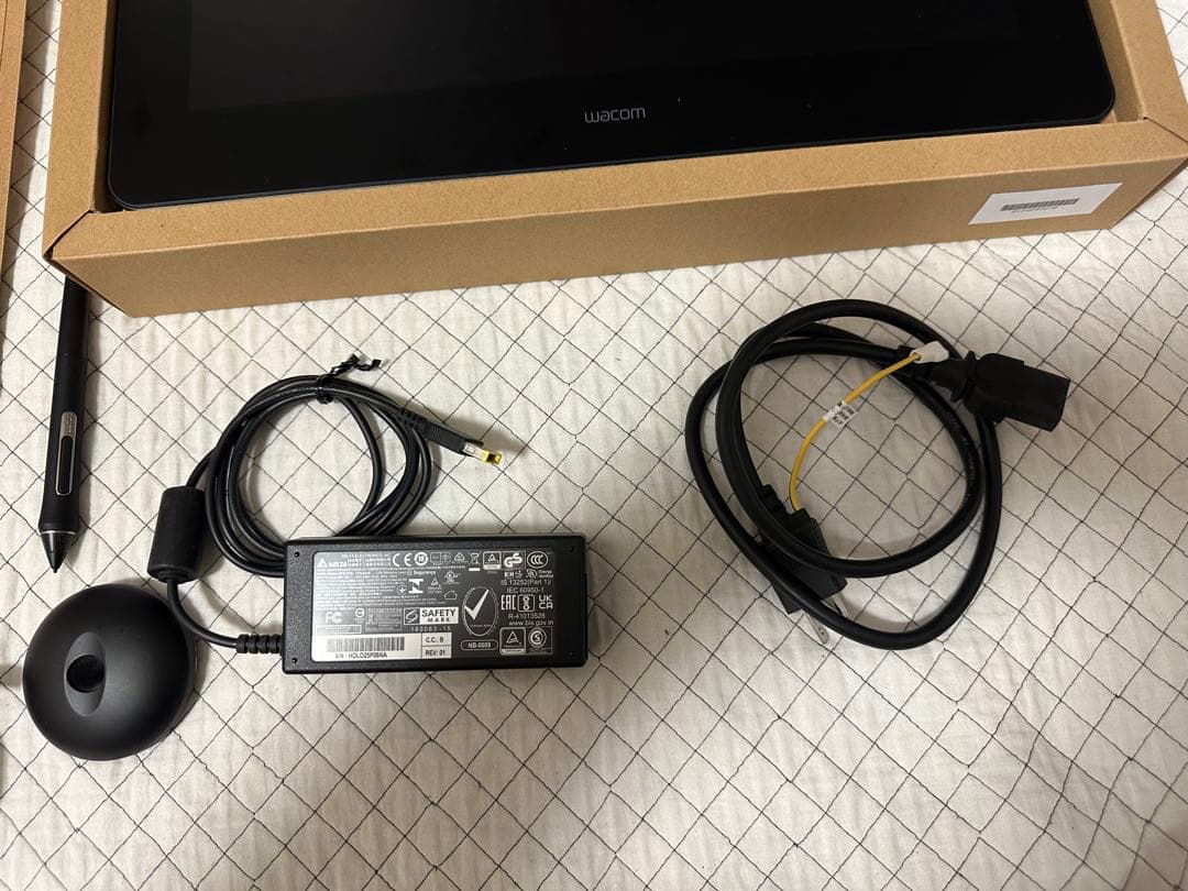 Wacom Cintiq Pro 16 液タブ　液晶ペンタブレット