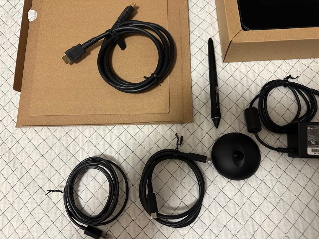 Wacom Cintiq Pro 16 液タブ　液晶ペンタブレット