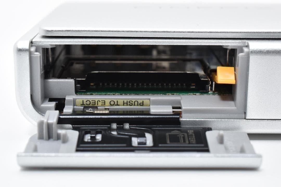 【お値下げ歓迎・ほぼ新品】 FUJIFILM FinePix Z3 シルバー